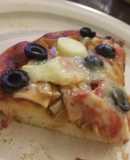 Pizza vegana con veganceta, palmitos y olivas