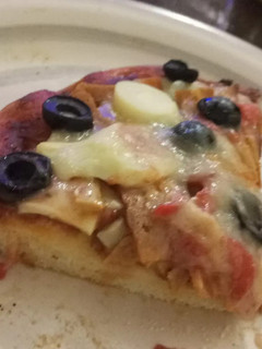 Una foto de Pizza vegana con veganceta, palmitos y olivas