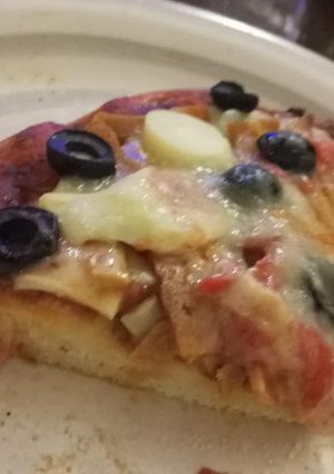 Una foto de Pizza vegana con veganceta, palmitos y olivas