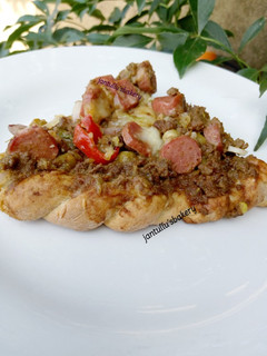 A picture of Twisted edge pizza.