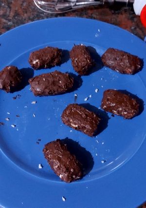 Una foto de Bomboncitos de coco y chocolate