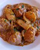 Albóndigas con sepia y bacon con picada de almendras