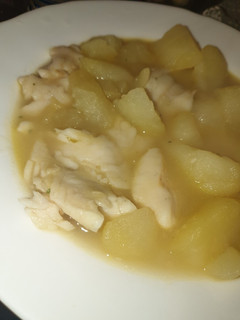Una foto de Merluza con patatas en salsa fácil