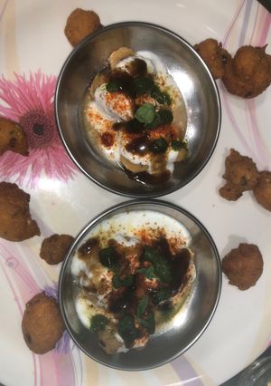 A picture of Dahi Vada.