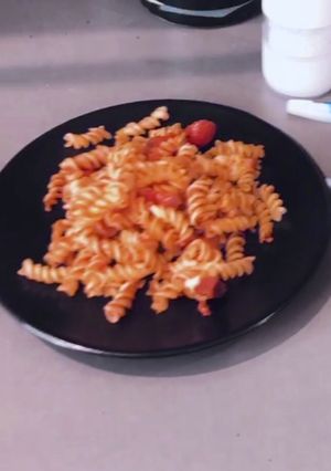 Une photo de Gratin de pâtes tomates mozzarella