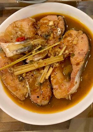 A picture of Vietnamese Braised Fish in Clay Pot (Cá kho tộ) 🐟.