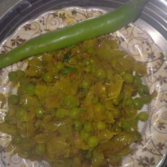 A picture of Cabbage with peas ki sabji.
