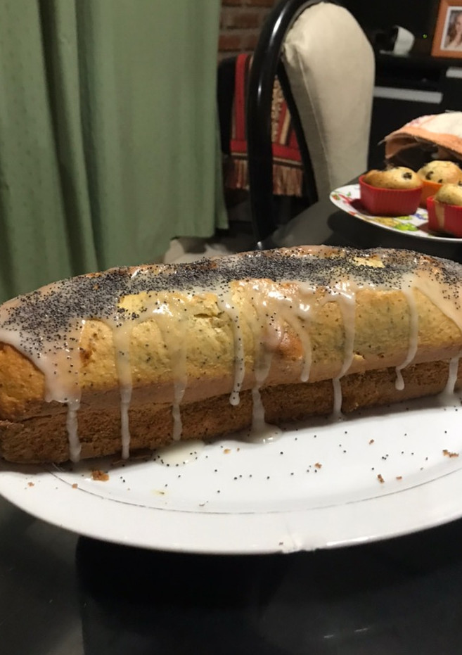 Una foto de Budín de limón con semillas de amapola 🤩