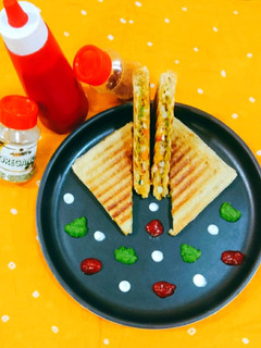 વેજી મેયો સેન્ડવીચ (Veg Mayo Sandwich Recipe in Gujarati) રેસીપી મુખ્ય ફોટો