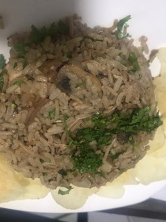 Una foto de Arroz con berenjenas y nueces