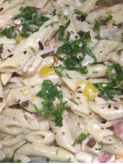 A picture of Cheesy creamy pasta/ white sauce pasta.