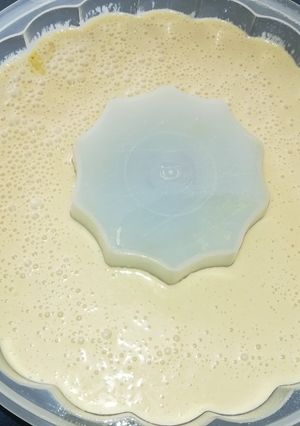 Una foto de Gelatina de rompope y galletas Marías