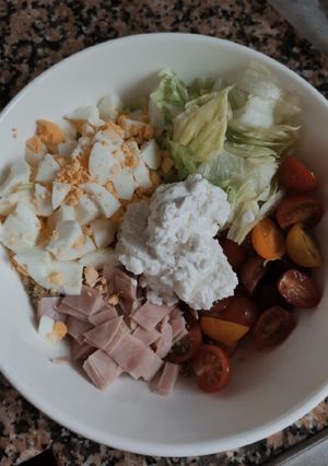 Una foto de Pokinoa (ensalada de quinoa)