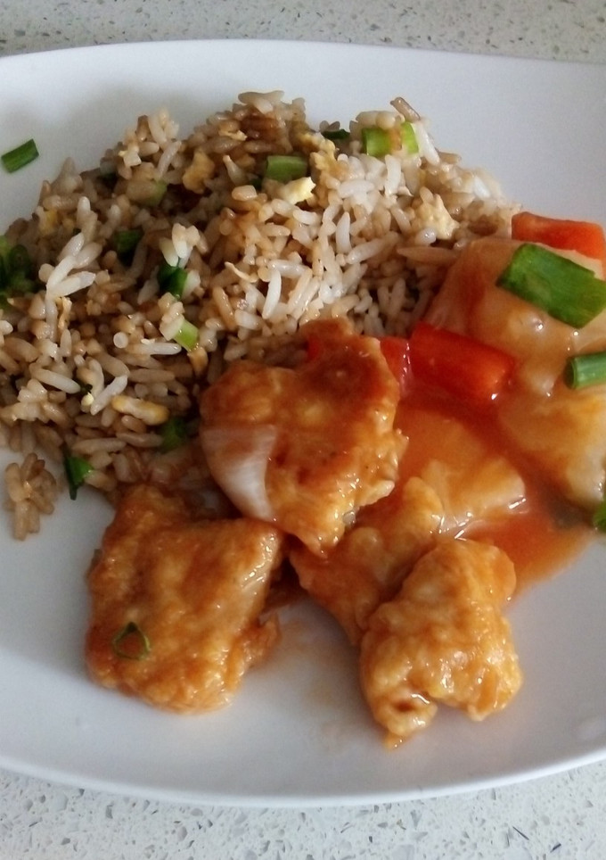 Una foto de Pollo con piña estilo chino