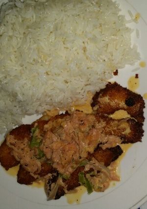 Una foto de Arroz con mero frito ala crema con jamón y queso