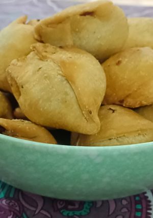 क्रिस्पी शाही समोसे रेसिपी मुख्य फोटो