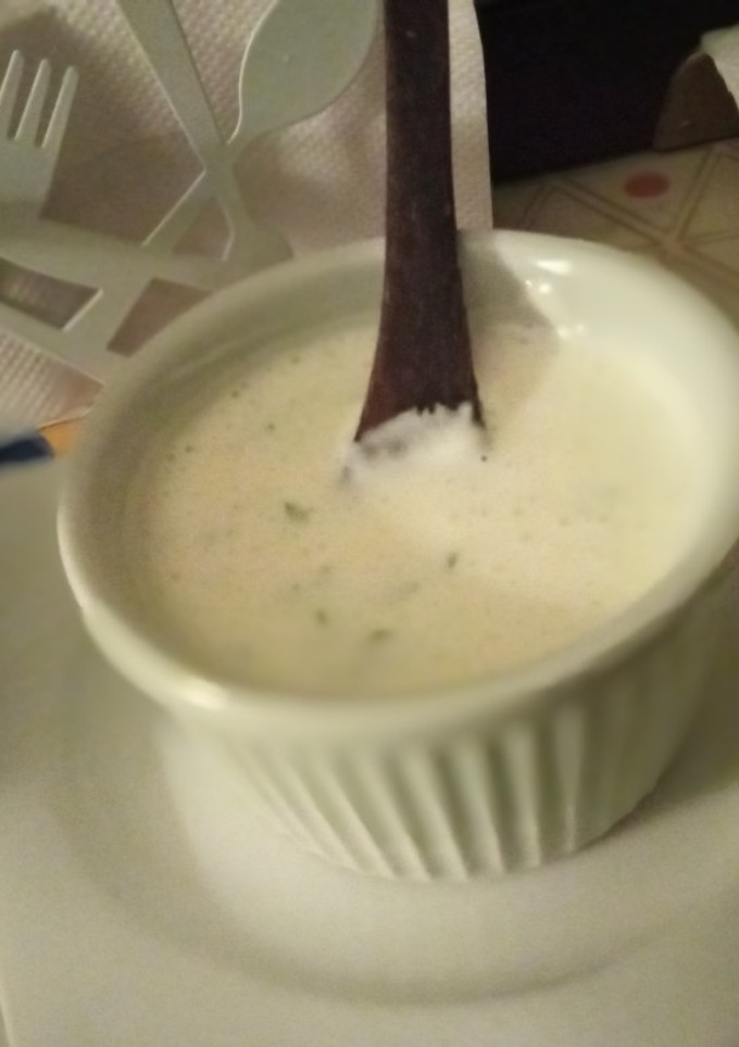 Una foto de Salsa de ajo sin huevo, saludable. Fácil y Deliciosa