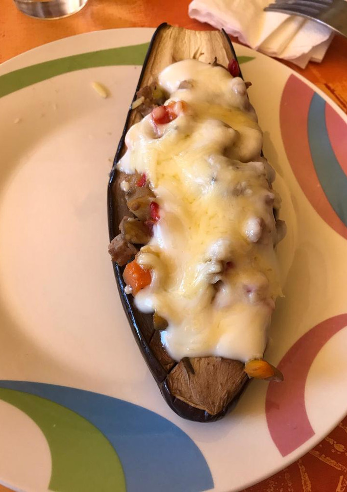 Una foto de Berenjenas 🍆 rellenas de carne