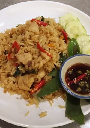 รูปของ ข้าวผัดใบกะเพราไก่ชิ้น