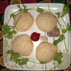 A picture of Rava idli.