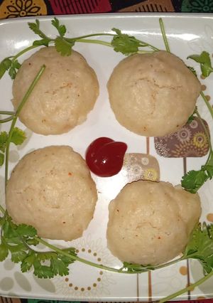 A picture of Rava idli.