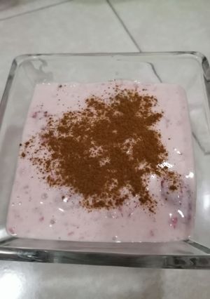 Una foto de Fresas con crema de coco