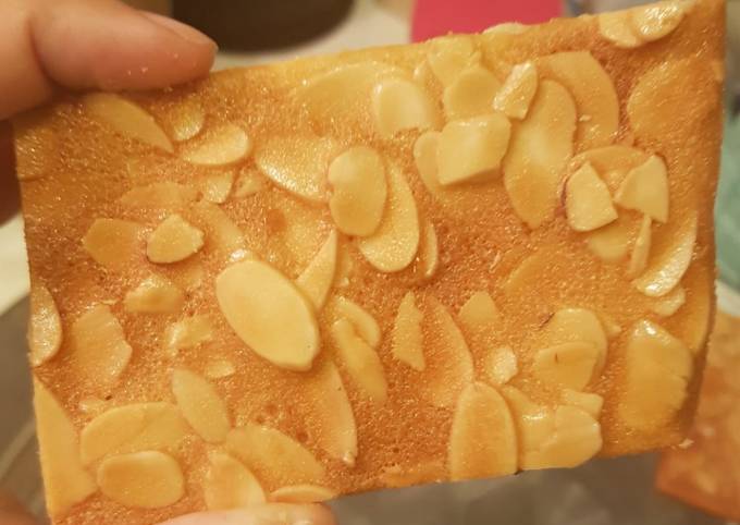 Cách làm bánh ngói hạnh nhân giòn tan, thơm phức để ăn kiêng
