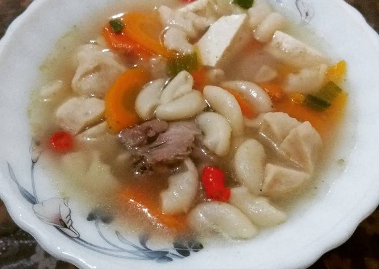 Sop Ayam Makaroni Komplit