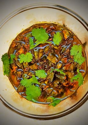 हिरव्या मिरचीची भाजी (hirvya mirchi bhaji recipe in marathi) रेसिपी चे मुख्य फोटो 