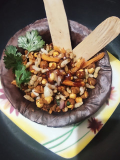 भेल पूरी (bhel puri recipe in Hindi) रेसिपी मुख्य फोटो