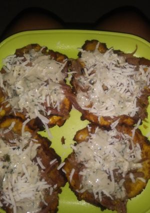 Una foto de Patacon de carne mechada