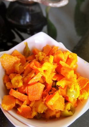 A picture of Fresh Turmeric, Green chilies & Ginger Instant Pickle.