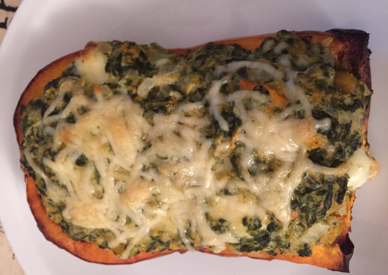 Calabaza rellena vegetariana