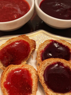 Una foto de Mermelada en la Instant Pot y en la estufa