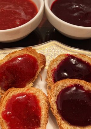 Una foto de Mermelada en la Instant Pot y en la estufa