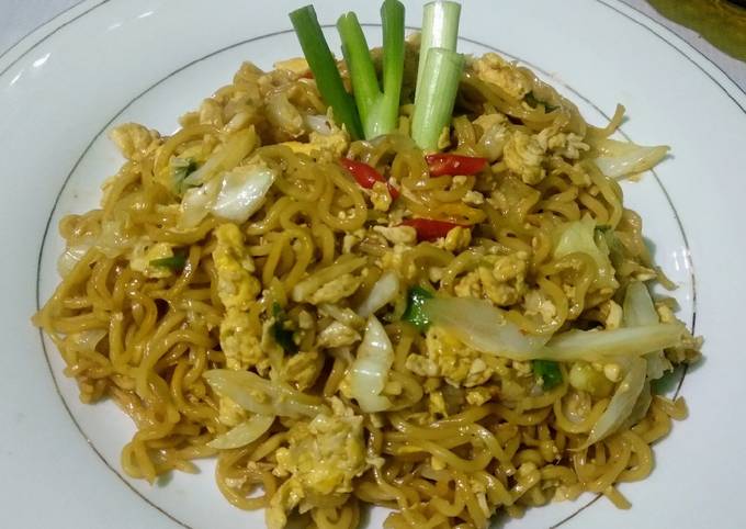 Mie goreng pk mie instan yummy 😋