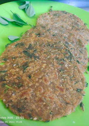 મેથી ના ચમચમિયા (Methi Chamchamiya Recipe In Gujarati) રેસીપી મુખ્ય ફોટો