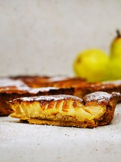 Une photo de Tarte poires pochées frangipane