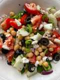 Ensalada griega con garbanzos