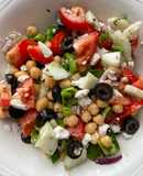 Ensalada griega con garbanzos