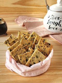 Una foto de 🫓🧉 Crackers saladas de verdeo y sésamo 🧉🫓 Galletitas crocantes para el mate