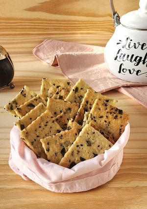 Una foto de 🫓🧉 Crackers saladas de verdeo y sésamo 🧉🫓 Galletitas crocantes para el mate