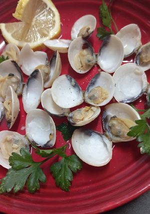 A picture of White Clams in White Wine and Garlic.