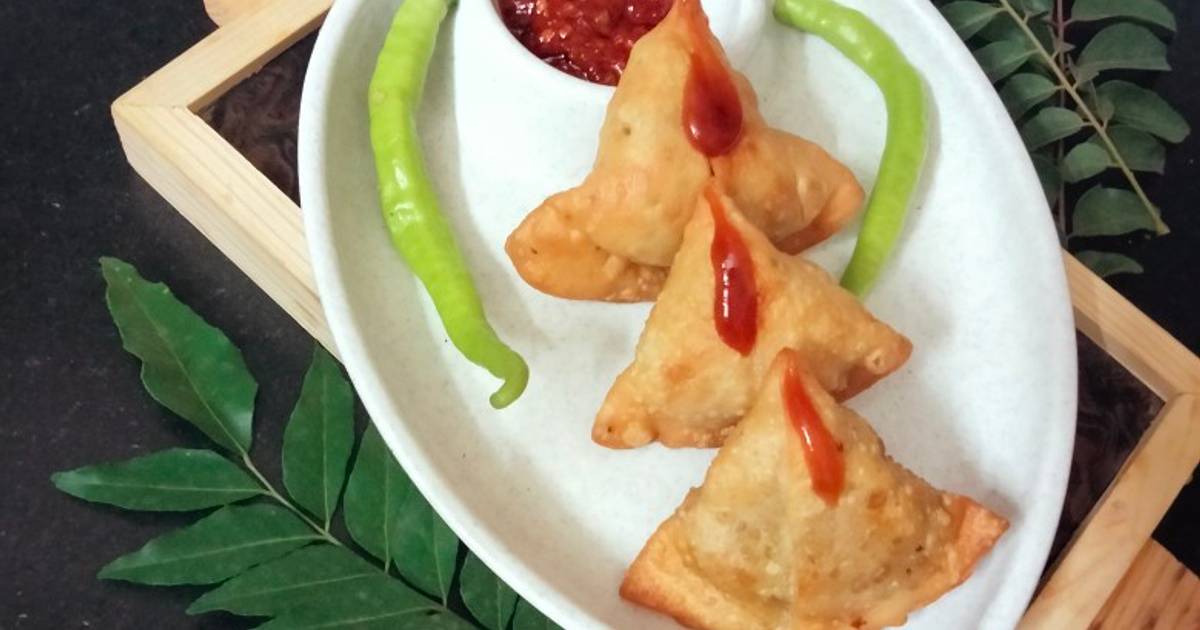 Samosa Cashew nuts with potato stuffing Recipe by Jyoti Prakash
