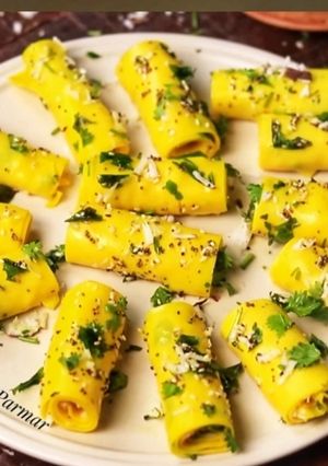 A picture of Traditional Gujarati Khandvi.