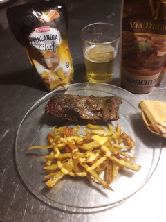 Una foto de Tapa de asado c/papas al pimentón... 🥔🥓🥩🍋