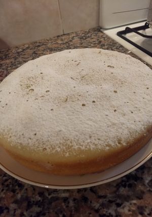 Una foto de Torta de yogur y limón 🍋