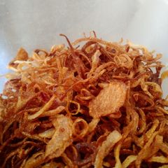 A picture of Fried onions.