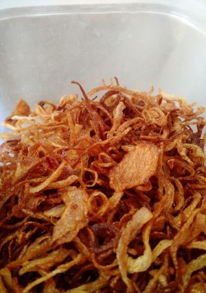 A picture of Fried onions.