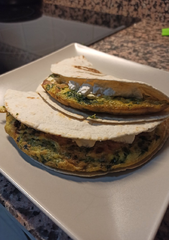 Una foto de Tortilla de jamón cocido, espinacas y ricota